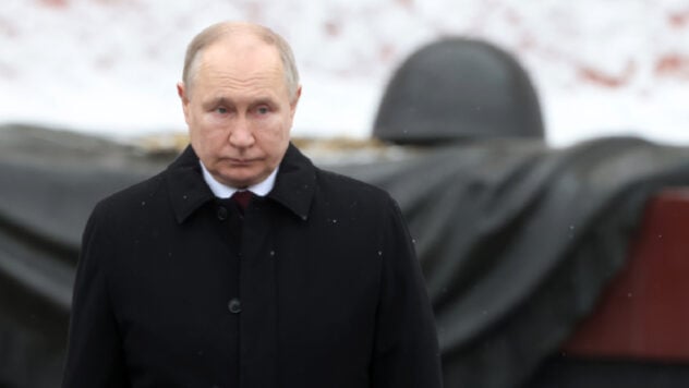 Putin en el desfile del 9 de mayo volvió a agitar un bastón nuclear y llamó a los participantes del SVO 