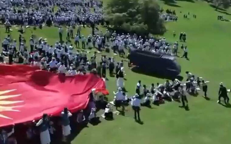 Un camión fuera de control atropelló a una multitud de niños en un festival en Kirguistán (vídeo)