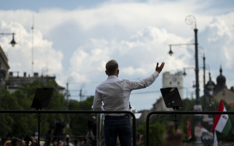 Miles de húngaros protestaron contra Orban