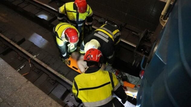 En Kiev, un pasajero fue atropellado por un tren del metro: lo que se sabe