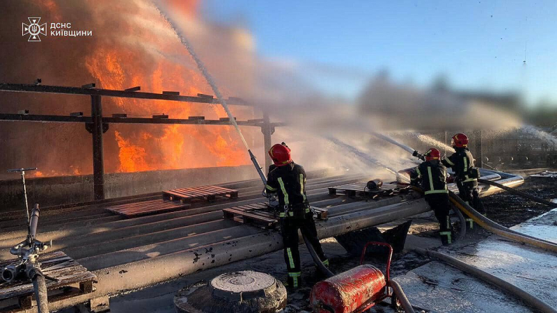 Explosiones en la región de Kiev el 12 de junio: el incendio en el centro de promoción se extinguió al cuarto día