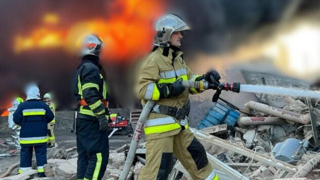 Explosiones en la región de Kiev: dos trenes de bomberos fueron traídos para extinguir el incendio en una planta industrial instalaciones