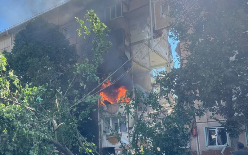 B En la ciudad rusa de Shebekino se derrumbó la entrada de un edificio de gran altura: lo que pasó (vídeo)