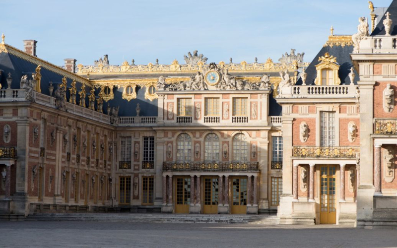 El Palacio Real de Versalles está en llamas en Francia