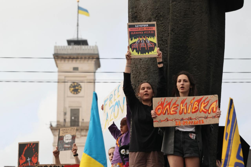 Free Azov: en el aniversario de la tragedia de Elena, manifestaciones se celebraron en ciudades ucranianas