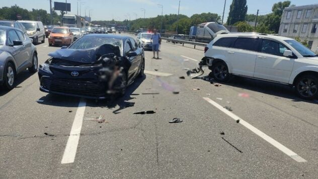 Parachoques roto: se produjo un triple accidente en la autopista Stolichnoye en Kiev