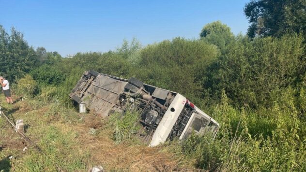En la región de Ternopil, un autobús con peregrinos sufrió un accidente: hay víctimas