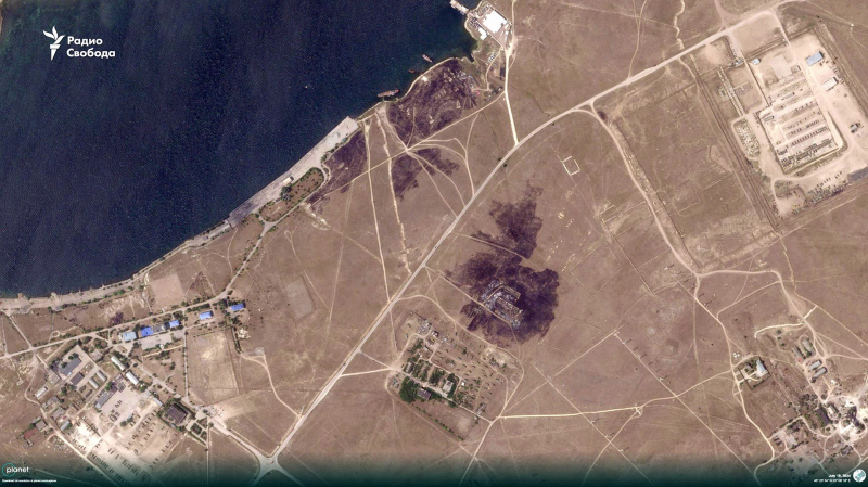 Quedan huellas del incendio: imágenes de satélite que muestran las consecuencias del ataque a la base militar rusa en Crimea