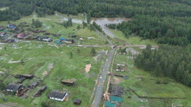 Se rompió una presa en la región de Chelyabinsk de la Federación Rusa: las casas de los rusos quedaron bajo el agua 