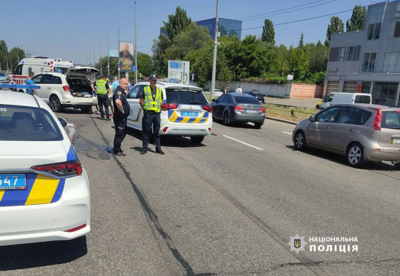 Parachoques roto: en Kiev en Stolichnoye En la carretera hubo un triple accidente