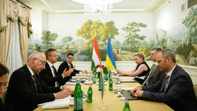 Las iniciativas de paz no pueden basarse en las narrativas de la Federación Rusa: Kuleba en la reunión con Szijjarto 
