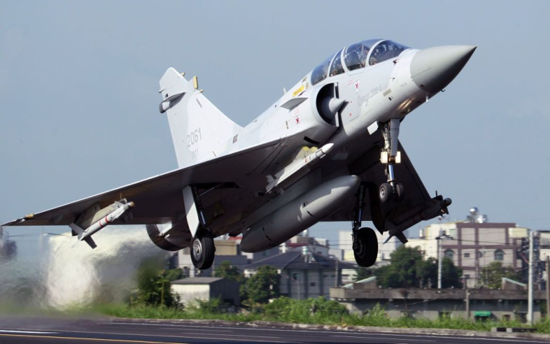 Combates Mirage-2000 de Francia: con qué puede contar Ucrania
