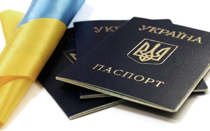 Nuevo ranking de los pasaportes más fuertes del mundo: qué lugar ocupó Ucrania (infografía)