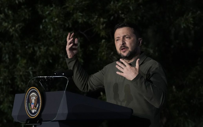 Huelgas Armas occidentales en la Federación Rusa: Zelensky recibió “buenas señales” /></p>
<p><strong>Zelensky insiste en el derecho de Ucrania a atacar objetivos militares desde los que se llevaron a cabo ataques contra Ucrania anteriormente.</strong></p>
<p>Después de una reunión con el presidente ucraniano Vladimir Zelensky en Washington, el Secretario General de la <strong>OTAN</strong>Jens Stoltenberg dijo que nuestro país, para protegerse de la agresión rusa, tiene derecho a utilizar armas occidentales para atacar objetivos legítimos en el territorio de la Federación Rusa.</p>
<p>El periódico Pravda europeo lo informa.</p >
<p>“Debemos recordar “que esta es una guerra de agresión contra Ucrania, y el derecho a la autodefensa también incluye el derecho a atacar objetivos militares en territorio ruso”, enfatizó Stoltenberg.</p>
<p>El presidente Zelensky afirmó entonces que los socios occidentales de Ucrania deberían levantar cualquier restricción territorial sobre el uso de armas de largo alcance.</p>
<p>“Necesitamos que no haya restricción alguna [sobre los ataques en territorio ruso], si sabemos Desde dónde nos atacan”, explicó.</p>
<p>Zelensky insiste en el derecho de Ucrania a atacar objetivos militares desde los que se llevaron a cabo ataques contra Ucrania anteriormente.</p>
<p>“Si nos atacan, “Si atacan a nuestro hospital, entonces tengo una pregunta loca: ¿por qué no podemos contraatacar?”, explicó.</p>
<p>El líder ucraniano señaló que durante la reunión de ayer con el primer ministro británico, Keir Starmer, se hicieron cosas buenas. señales hechas al respecto.</p>
<p>“Estamos esperando una decisión”, dijo el presidente.</p>
<p>Recordemos que anteriormente se informó que el presidente de la Cámara de Representantes de los Estados Unidos, Mike Johnson <strong>apoyó ataques contra objetivos militares en Rusia con armas estadounidenses</strong>.</p>
<p>Además, informamos anteriormente que la Casa Blanca anunció si levantaría la restricción para las Fuerzas Armadas de Ucrania en < strong>ataques a Rusia con armas estadounidenses</strong>.</p>
<p> < h4>Temas relacionados:</h4>
<p>Más noticias</p>
<!-- AddThis Advanced Settings above via filter on the_content --><!-- AddThis Advanced Settings below via filter on the_content --><!-- AddThis Advanced Settings generic via filter on the_content --><!-- AddThis Related Posts below via filter on the_content --><div class=