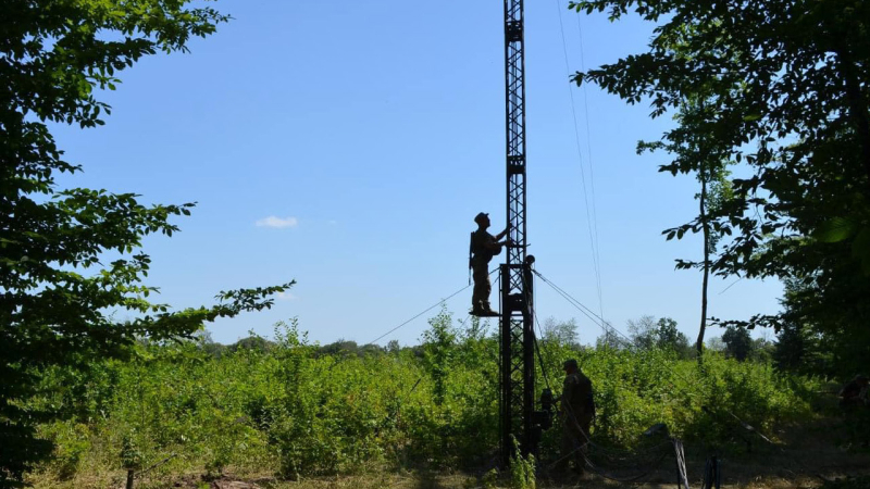 Día de las tropas de comunicaciones y la ciberseguridad de las Fuerzas Armadas de Ucrania: cómo se interceptan los diálogos de los ocupantes y cómo proteja sus conversaciones en la guerra