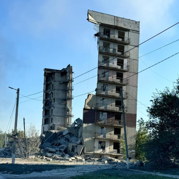 La Federación Rusa atacó Mirnogrado: nueve El edificio de dos pisos fue destruido, había un muerto y un herido