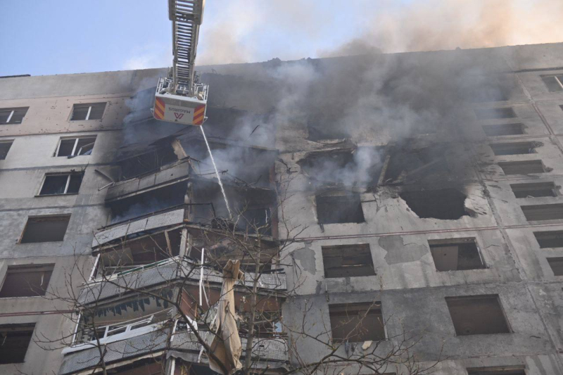 Explosiones en Jarkov: la Federación Rusa golpeó un edificio de gran altura con KAB, hay una persona muerta