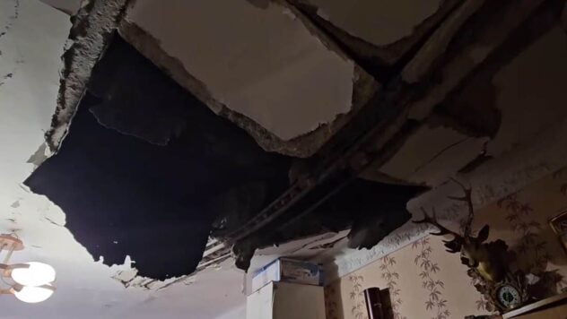 Bombardeo de Jersón: un proyectil atravesó el techo y entró en el apartamento, los cónyuges resultaron heridos 