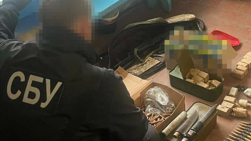 Explosivos, lanzagranadas y ametralladoras: el SBU expuso a los traficantes de armas capturadas