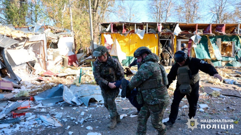 La Federación Rusa bombardeó una tienda y un mercado en Kupyansk: hay destrucción y heridos