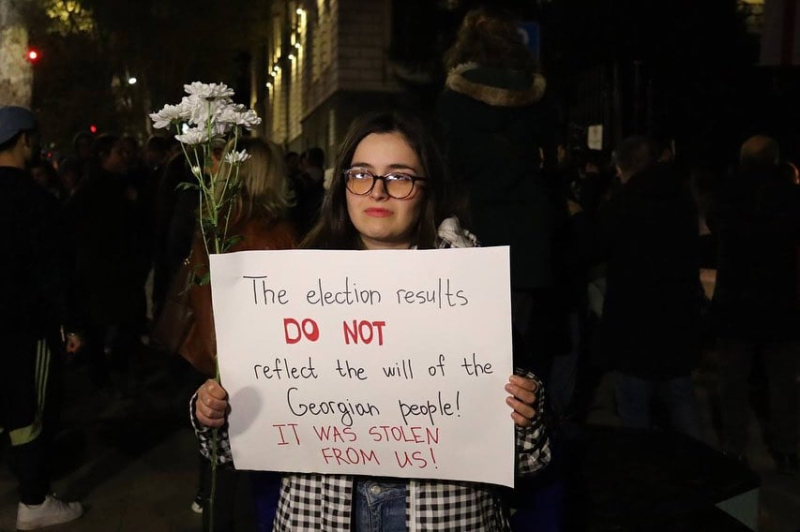 Elegimos Europa y no Rusia : en Tbilisi, los estudiantes protestaron frente al parlamento