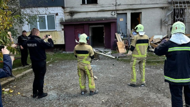 Ventanas reventadas, una persona murió: se escuchó una explosión en un edificio de gran altura en Transcarpatia