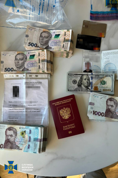 El jefe del MSEC regional de Nikolaev encontró 450.000 dólares y una colección de joyería