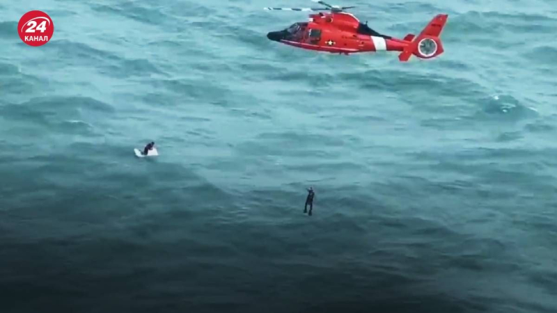 Sólo aferrado al frigorífico: rescatado en el Golfo de México un hombre después del huracán Milton