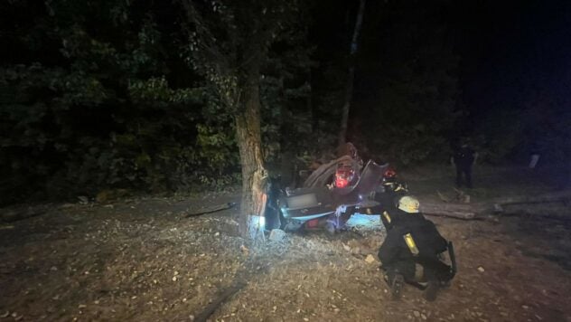 En Jarkov, un VAZ se salió de la carretera y volcó: dos muertos y tres heridos