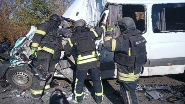 Un minibús sufrió un accidente cerca de Pokrovsk: el conductor murió, 10 pasajeros resultaron heridos