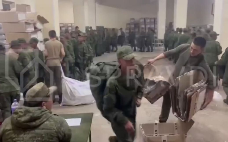 Los soldados de la RPDC están siendo equipados con uniformes rusos: vídeo del campo de entrenamiento