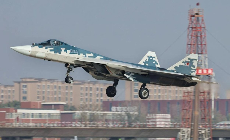 El Su-57 ruso fue visto por primera vez en China: Defense Express explicó lo que está haciendo el Kremlin