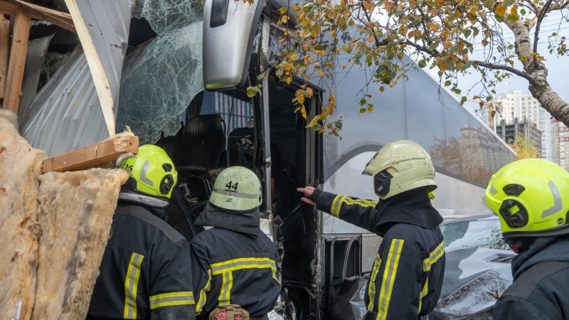 Accidente de carretera en Teremki en Kiev: el autobús se salió de la carretera, hay muertos y heridos