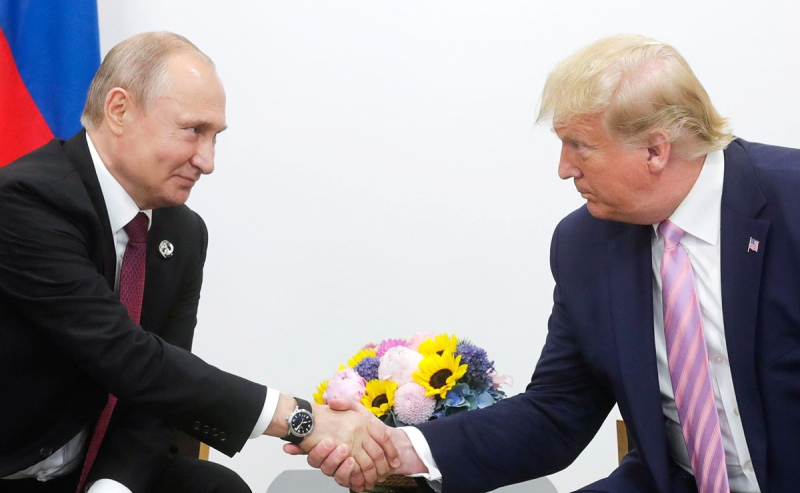 Extraoficialmente y “a través de amigos”: Putin felicitó a Trump por su victoria electoral