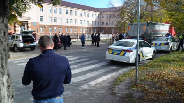 En Dnieper, un coche atropelló a escolares cerca del gimnasio; un niño murió