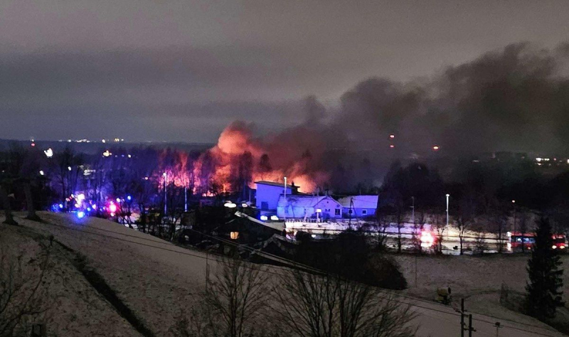 En Vilnius, un avión de transporte cayó directamente sobre una casa