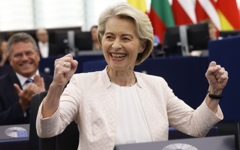 Ursula von der Leyen salvó a un pasajero en un avión – medios