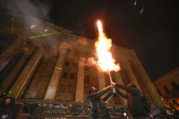 Décimo día de protestas en Georgia: los manifestantes fueron dispersados ​​con cañones de agua y gas lacrimógeno