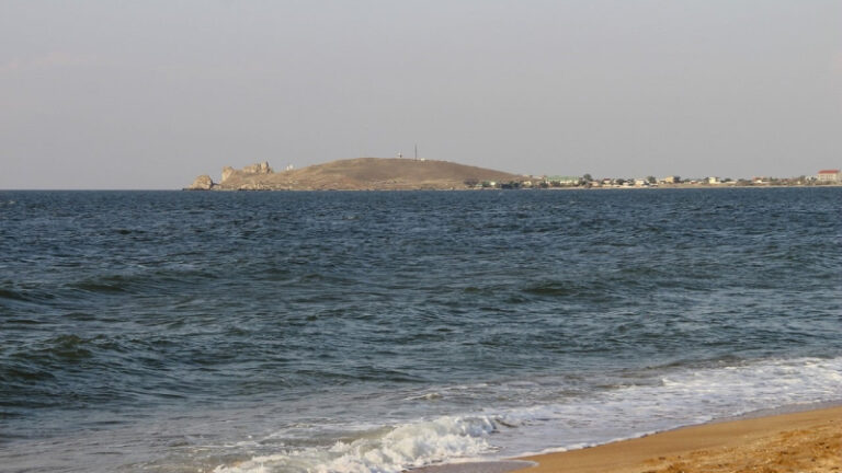 El fuel de los petroleros rusos hundidos avanza hacia el Mar de Azov – Ministerio de Recursos Naturales