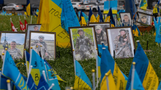 Banderas dañadas y fotografías de soldados muertos en el Maidan: un hombre fue detenido en Kiev