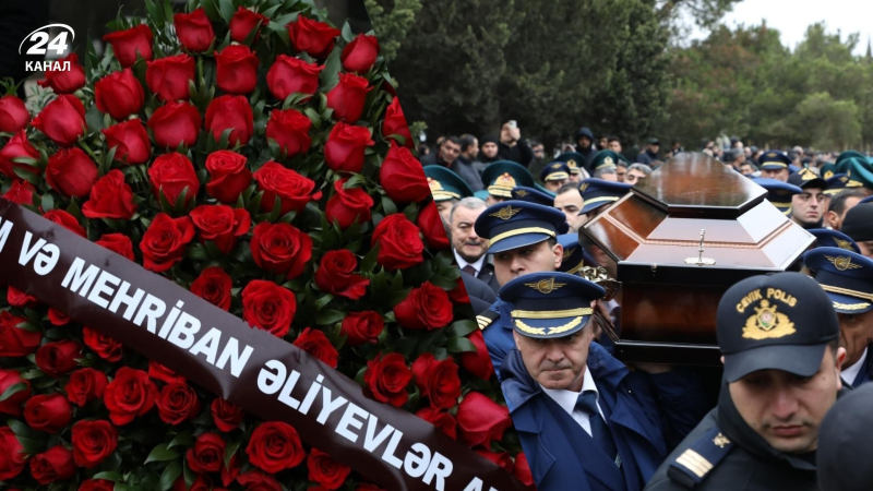 Se celebró un funeral en Bakú para los miembros de la tripulación del avión que murieron en el accidente aéreo en Aktau