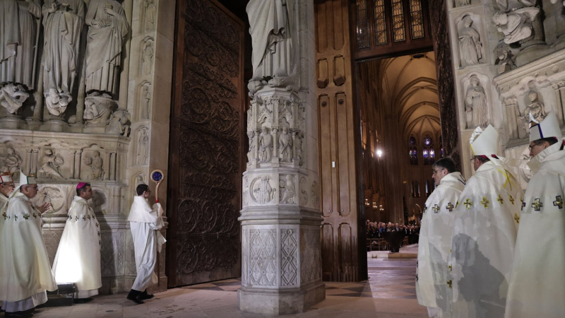 Reconstruida de las cenizas: en París Cinco años después del incendio, se inauguró Notre Dame