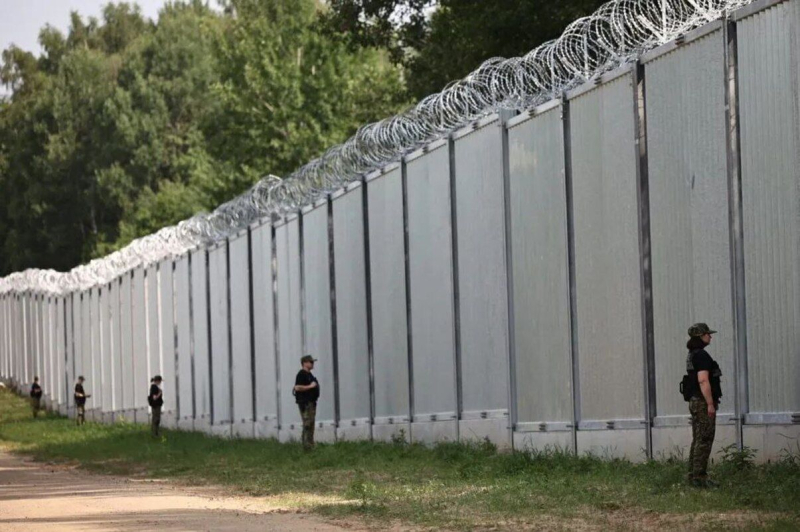 Polonia respondió cuándo planean completar el fortalecimiento del muro en la frontera con Bielorrusia