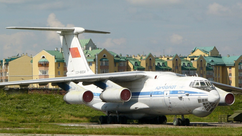 El desarrollo no funcional ha pasado por el quirófano: un raro avión Il-76PP está siendo desechado en Rusia