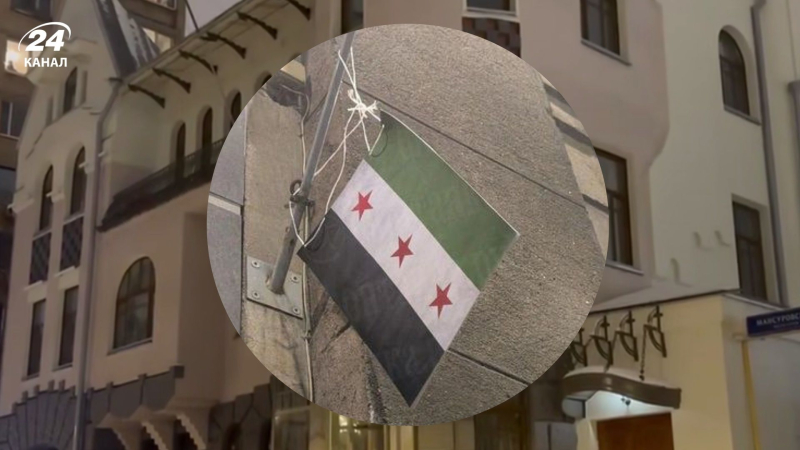 La bandera siria desapareció del edificio de la embajada siria en Moscú y apareció una bandera de la oposición en San Petersburgo