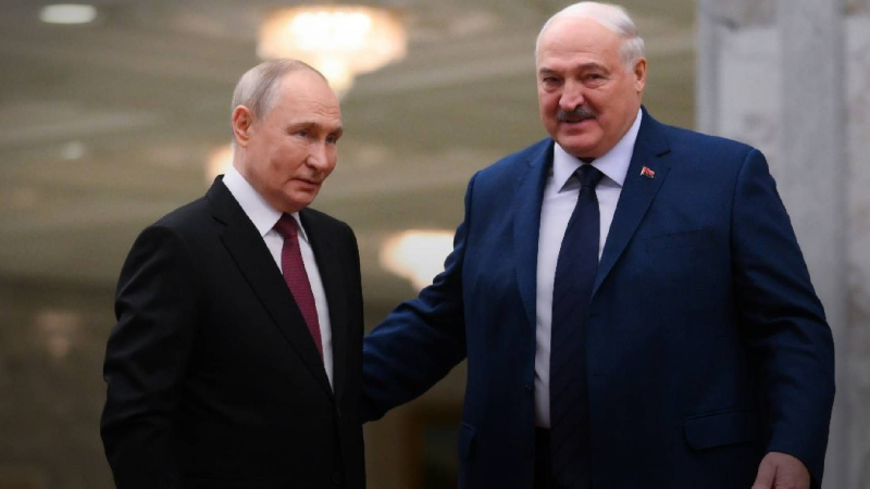 Putin puso a Lukashenko bajo el 'paraguas' nuclear: los dictadores firmaron garantías de seguridad