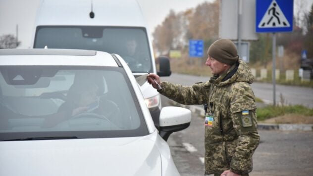 En dos puestos de control en la frontera con Polonia hay grandes colas hacia Ucrania