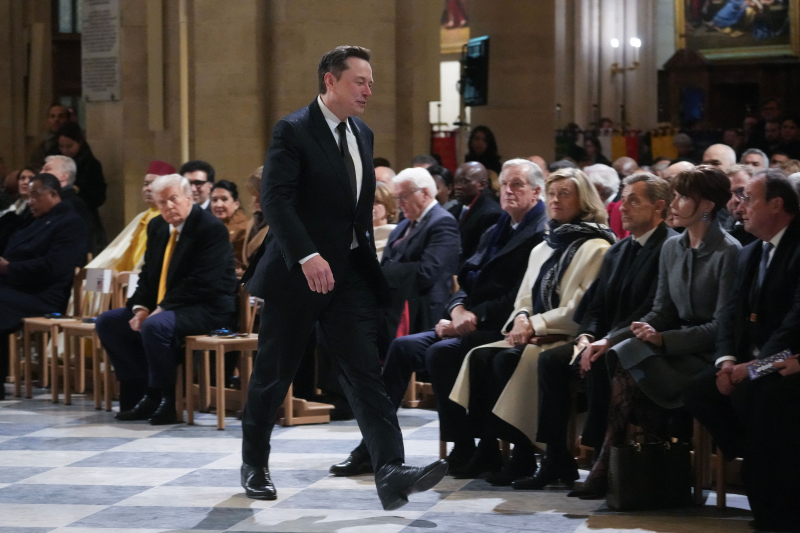 Musk estuvo en la inauguración de Notre Dame como invitado VIP, CNN