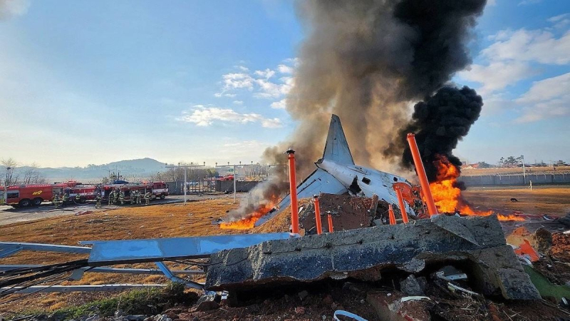 Un avión de pasajeros se estrelló en Corea del Sur, hay muchas víctimas