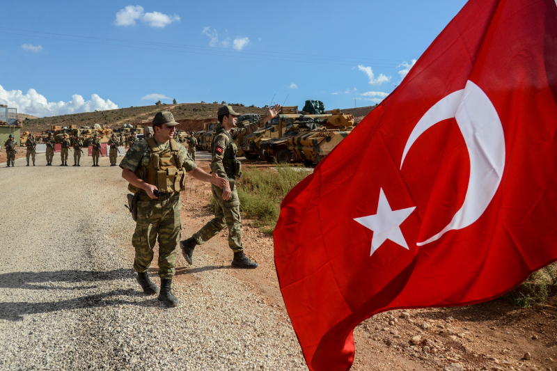Pueden estar preparándose para una ofensiva: Turquía está acumulando fuerzas cerca de las fronteras de Siria, – WSJ